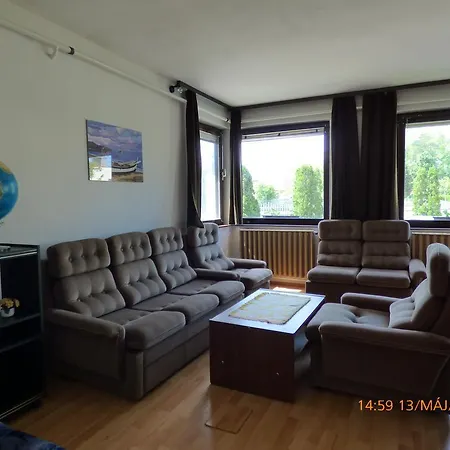 Fabian Apartman-haz 公寓